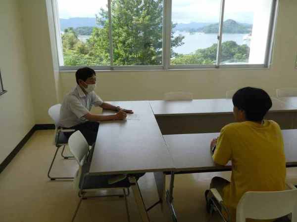 先輩教員による授業参観及び懇談会を実施