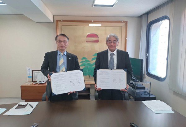 商船系高等専門学校（広島商船高等専門学校、富山高等専門学校、鳥羽商船高等専門学校、 大島商船高等専門学校及び弓削商船高等専門学校）と日本内航海運組合総連合会との交流と連携・協力の推進に関する協定書の調印式が行われました。