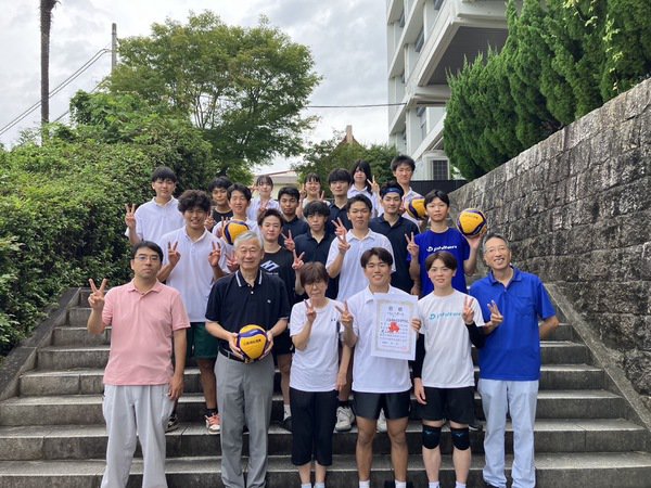 ９月８日（日）、男子バレー部が尾三カップで２位入賞しました。