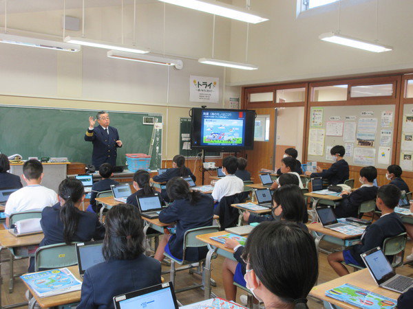 入野小学校にて「郷土学習（海運）・プログラミング教室」を実施