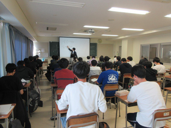 11月2日（木）新任教員の授業参観を行いました