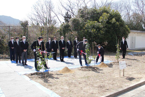 ３月３日（金）高専制度創設６０周年記念植樹を実施