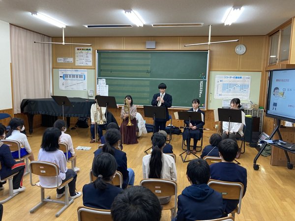 ２月１３日（月）木江小学校で音楽交流会を開催