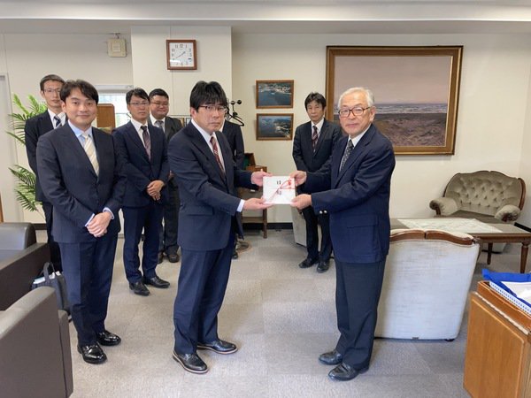 １０月１８日　油清浄機贈呈式