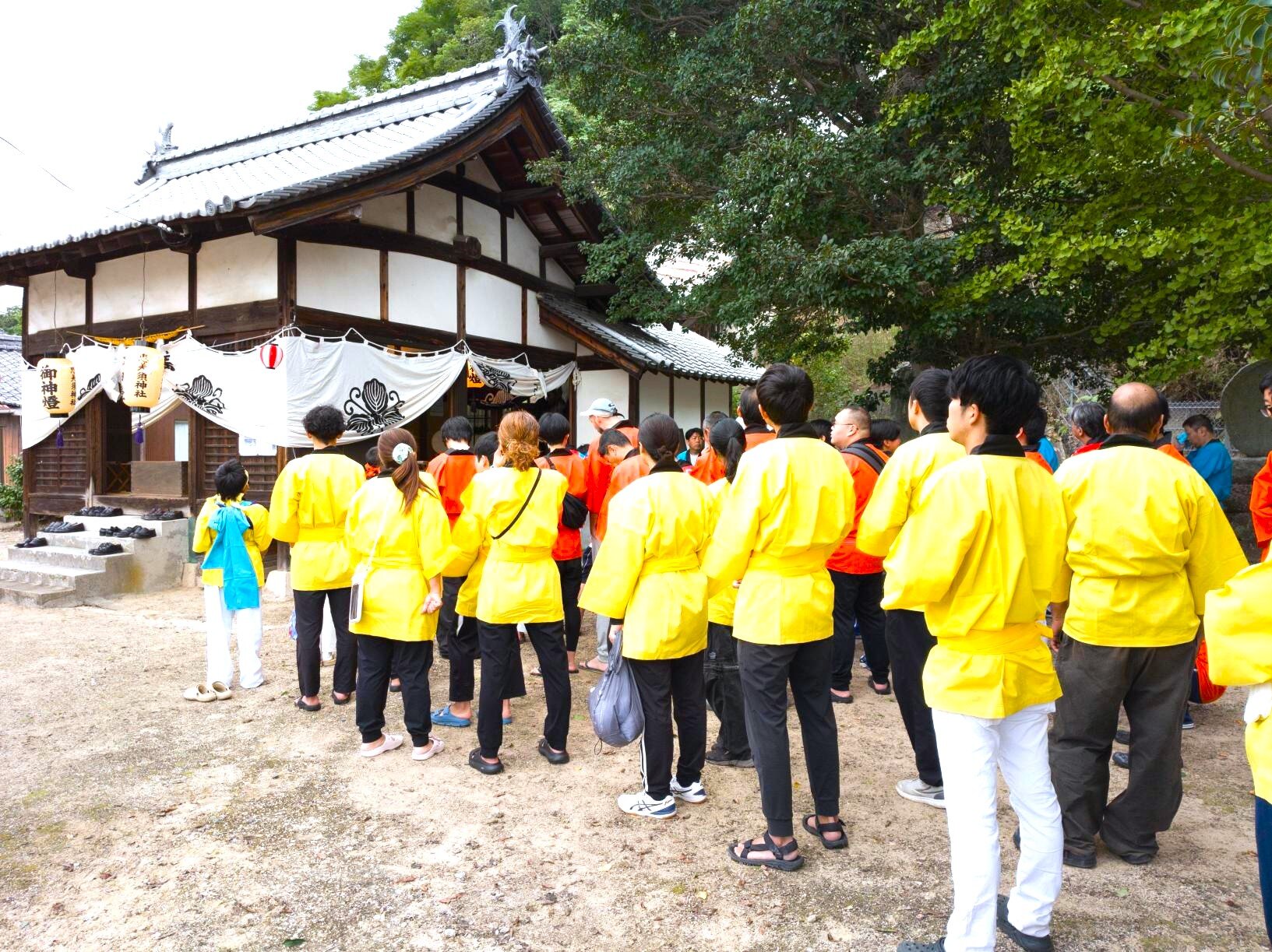 10月4日(日)沖浦恵美須神社秋季大祭にて本校学生が櫂伝馬を漕ぎ、渡御に参加しました
